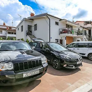 Apartment Alex - 100 Meters From, Poreč